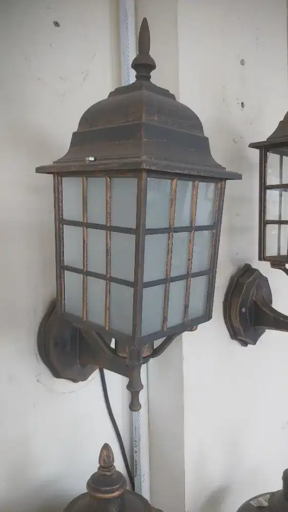 LAMPU HIAS DINDING DOKAR