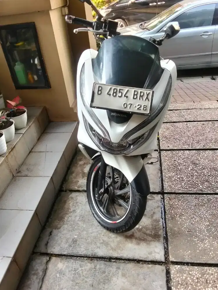 Dijual PCX warna putih Th 2018