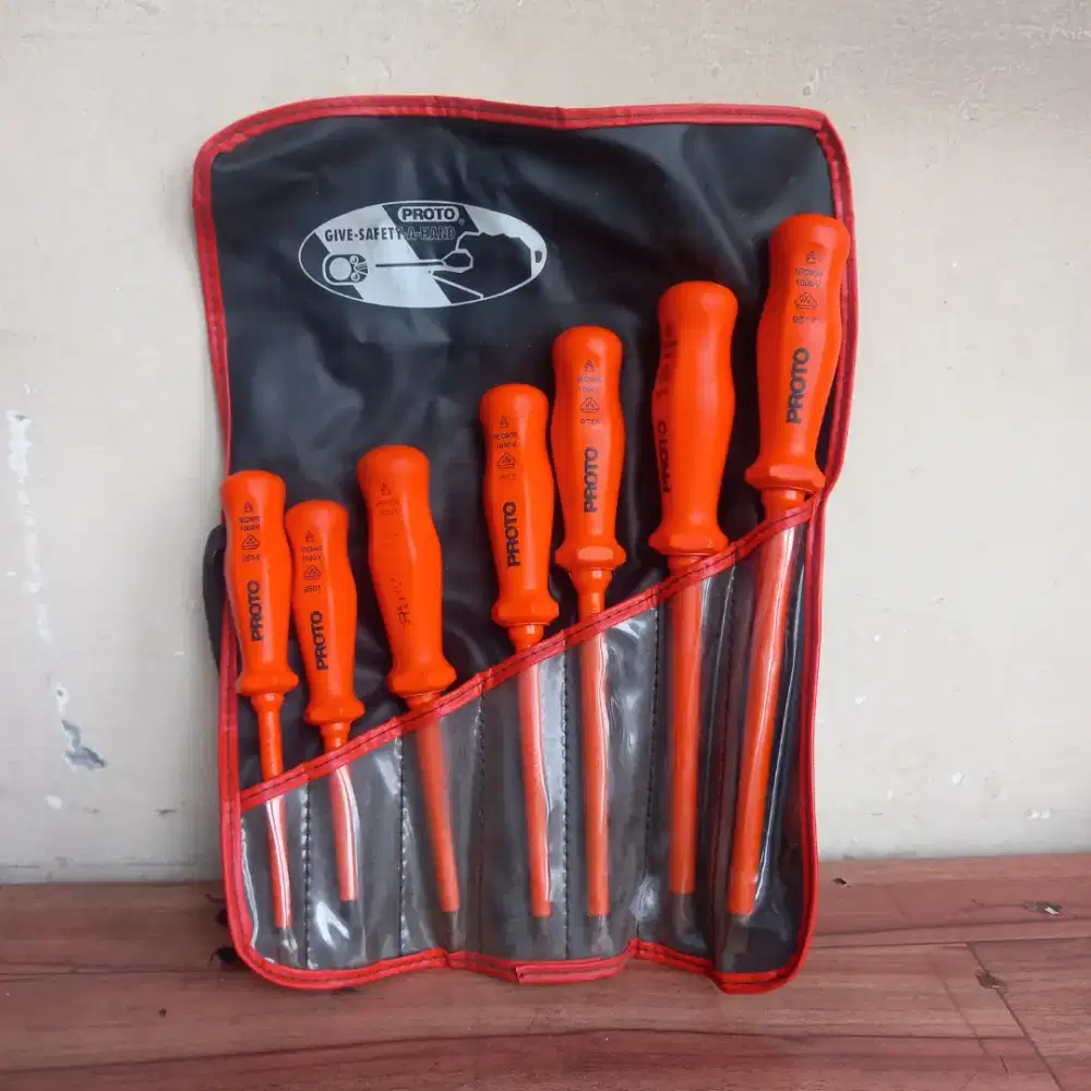 OBENG LISTRIK  (insulated screwdriver set) merek Proto Industrial.
