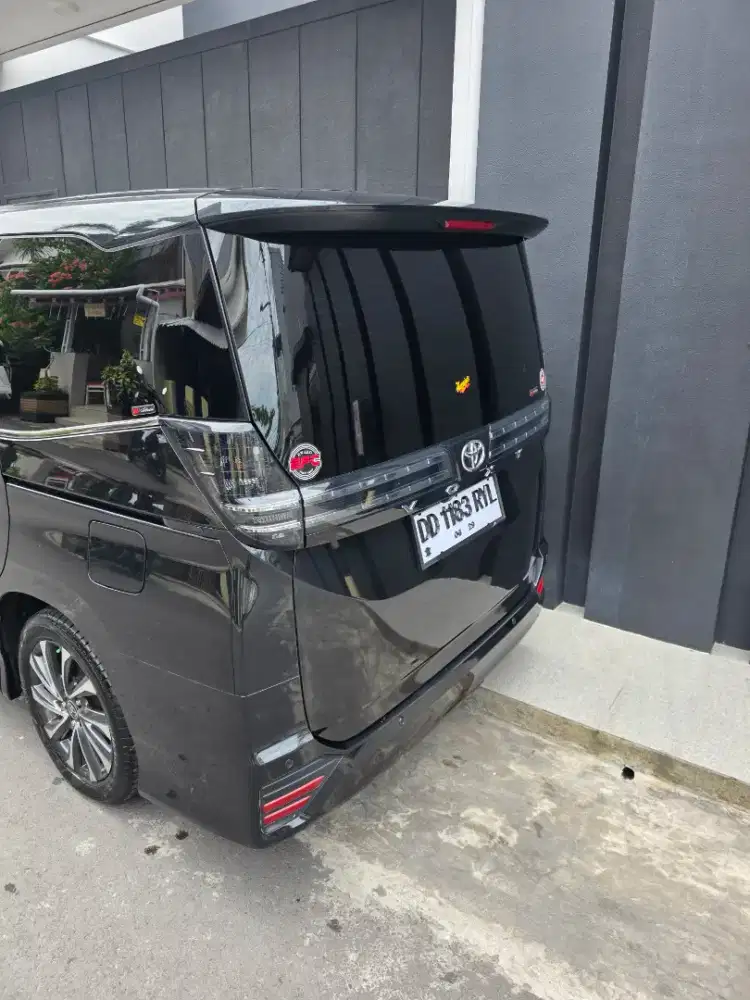 Jual mobil voxy nego tipis