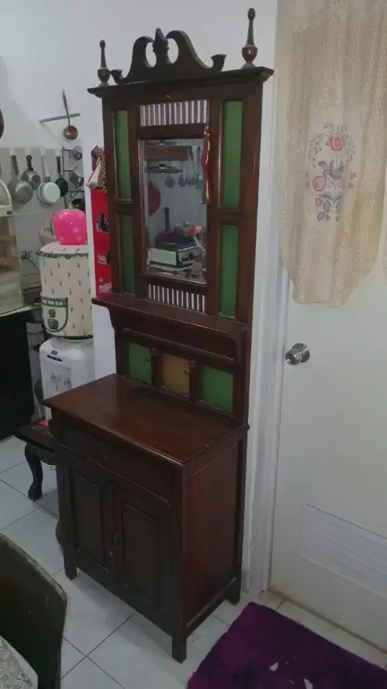 Meja rias,lemari pajangan jati