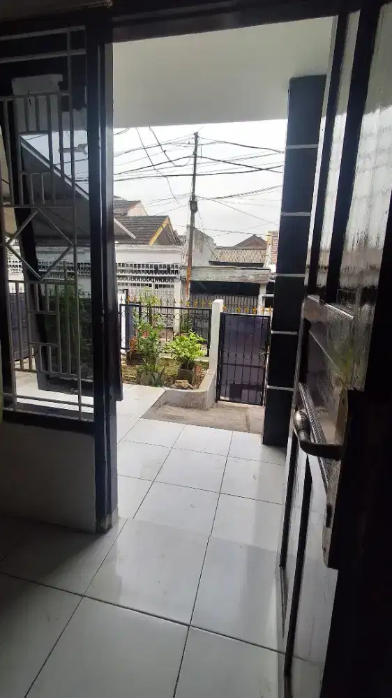 Sewa rumah dkt stasiun  AlAzhar Labschol  Bintaro Tangsel