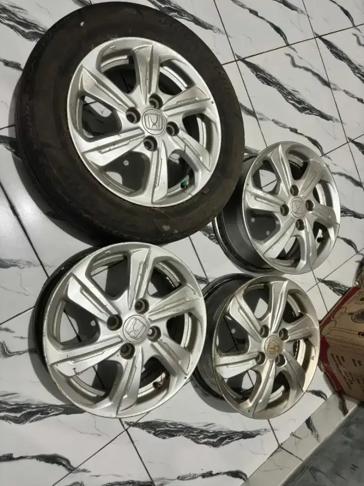 Velg Brio Satya 1.2 E MT 2016