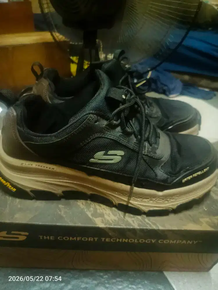 Sepatu skechers uk 44