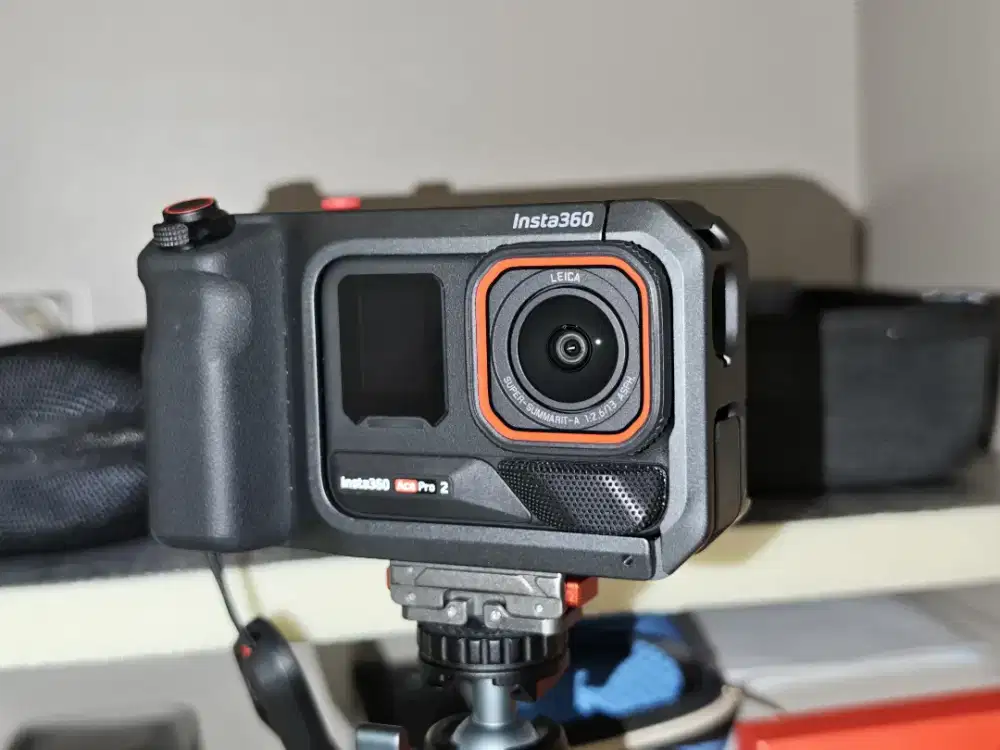 Insta360 Ace Pro 2 + Explorer Grip Pro Kit + Lensa