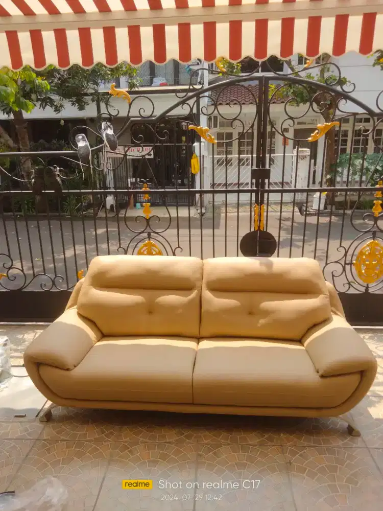 Panggilan servis kursi dan sofa