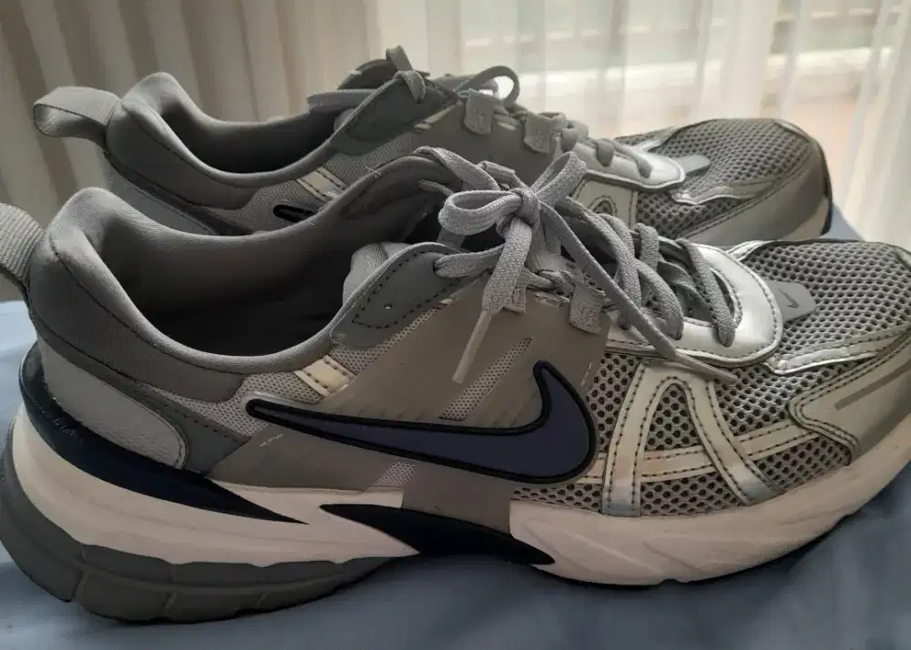 Nike Sneaker V2K Run Wolf Grey Colour/Midnight Navy Size 43