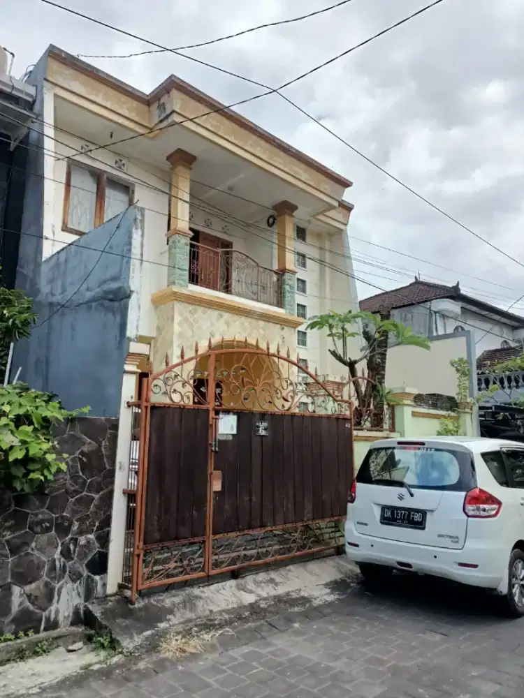 Jual rumah lantai 2 bebas banjir di Jl Monang Maning Denpasar Bali