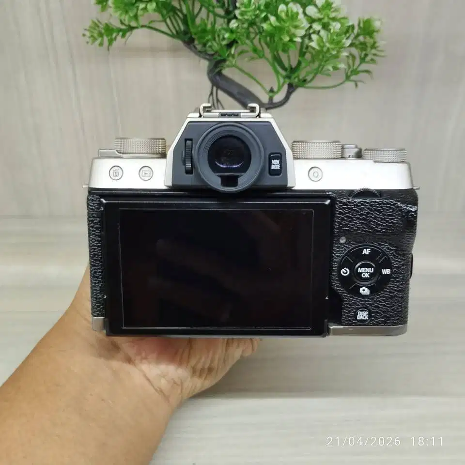 Kamera Mirrorless Fujifilm Xt-100 mulus