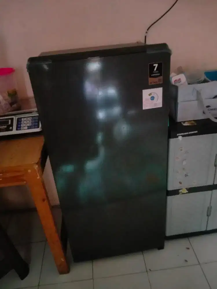 Dijual kulkas 1 pintu merek Aqua