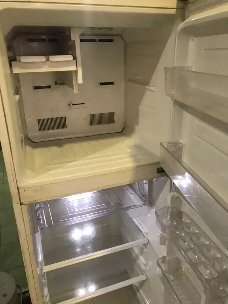 KULKAS SHARP 2 PINTU