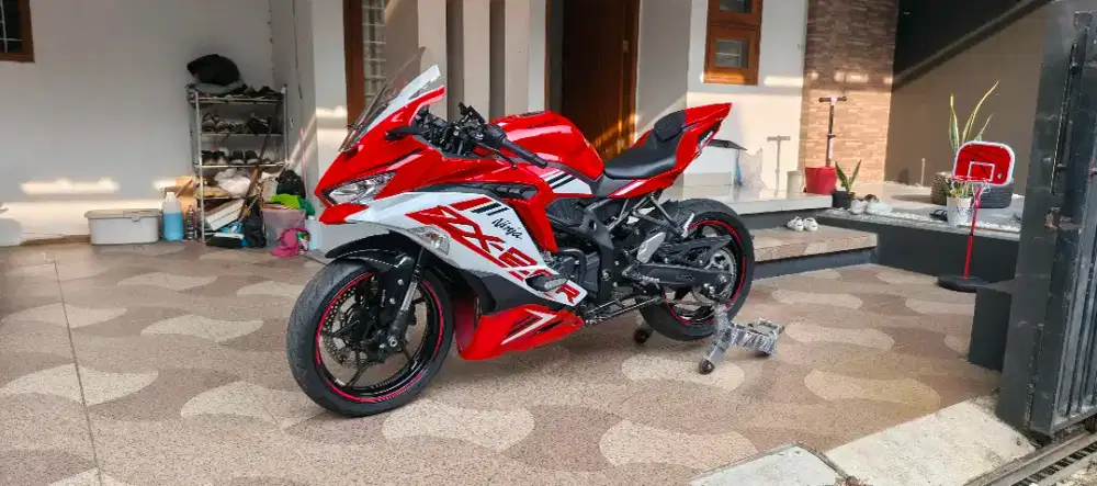 Jual Kawasaki Zx25r warna merah putih