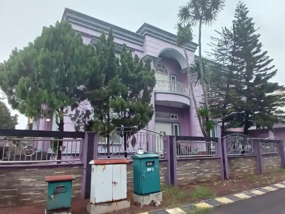 Rumah Jatinegara Baru Mewah Strategis Hoek dekat stasiun Buaran