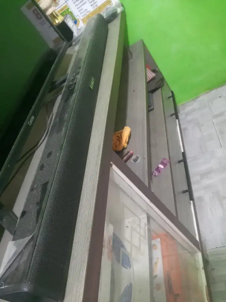 Speaker saund bar robot