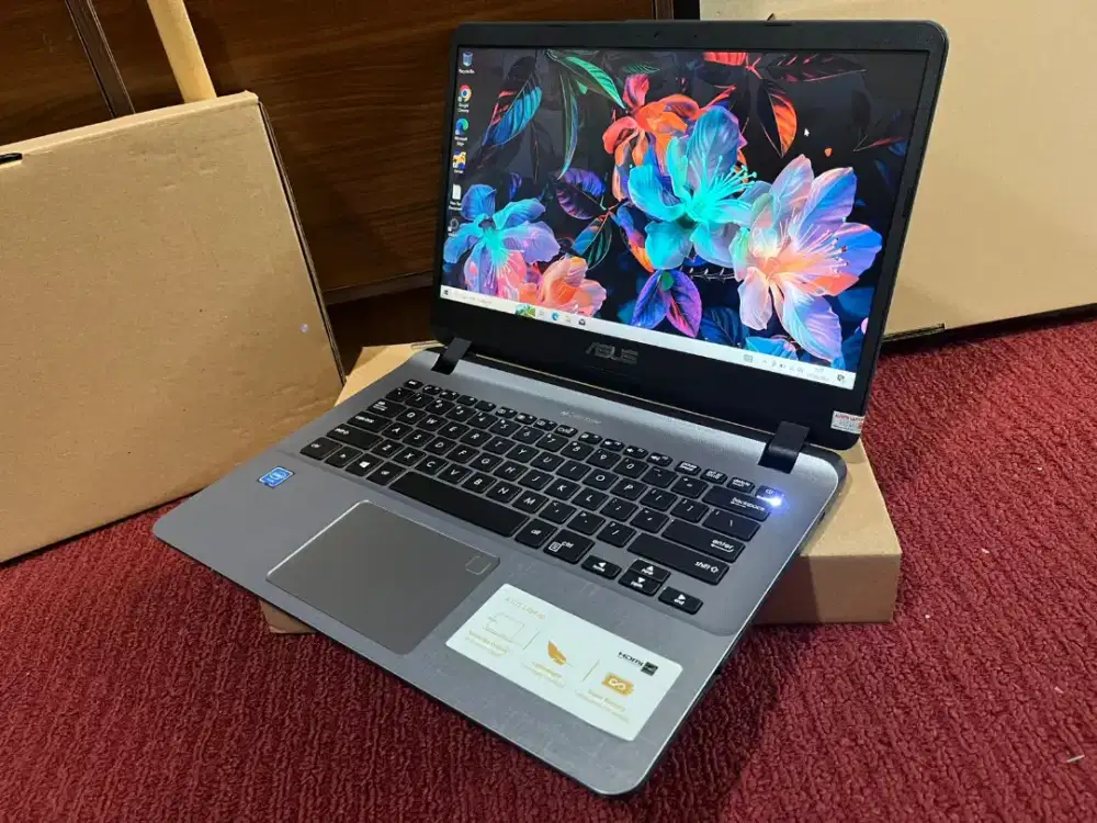 Asus vivobook x407u
Ram 8
HDd 500 Gb
14 inchc UHD 600