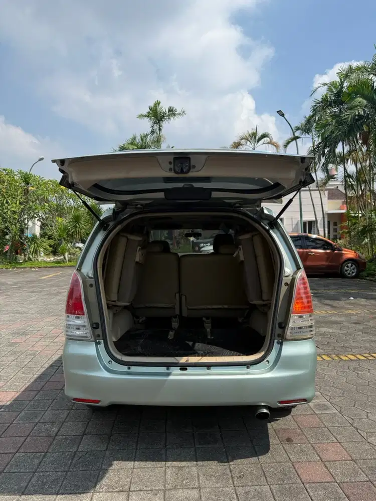 Toyota Kijang Innova 2005 Bensin