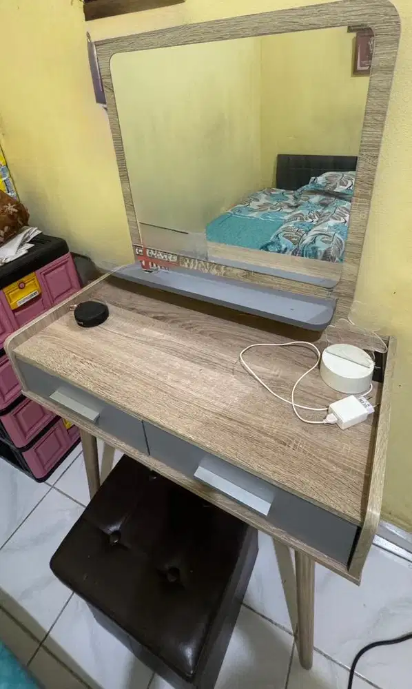 Meja rias + kursi