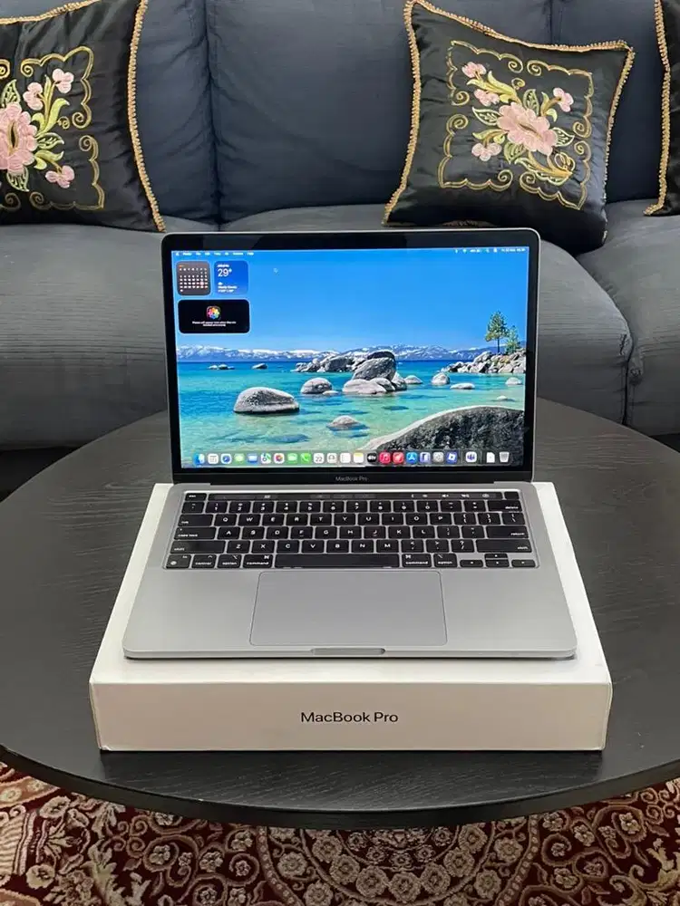 MacBook Pro 2020 M1 13 inch 8/256