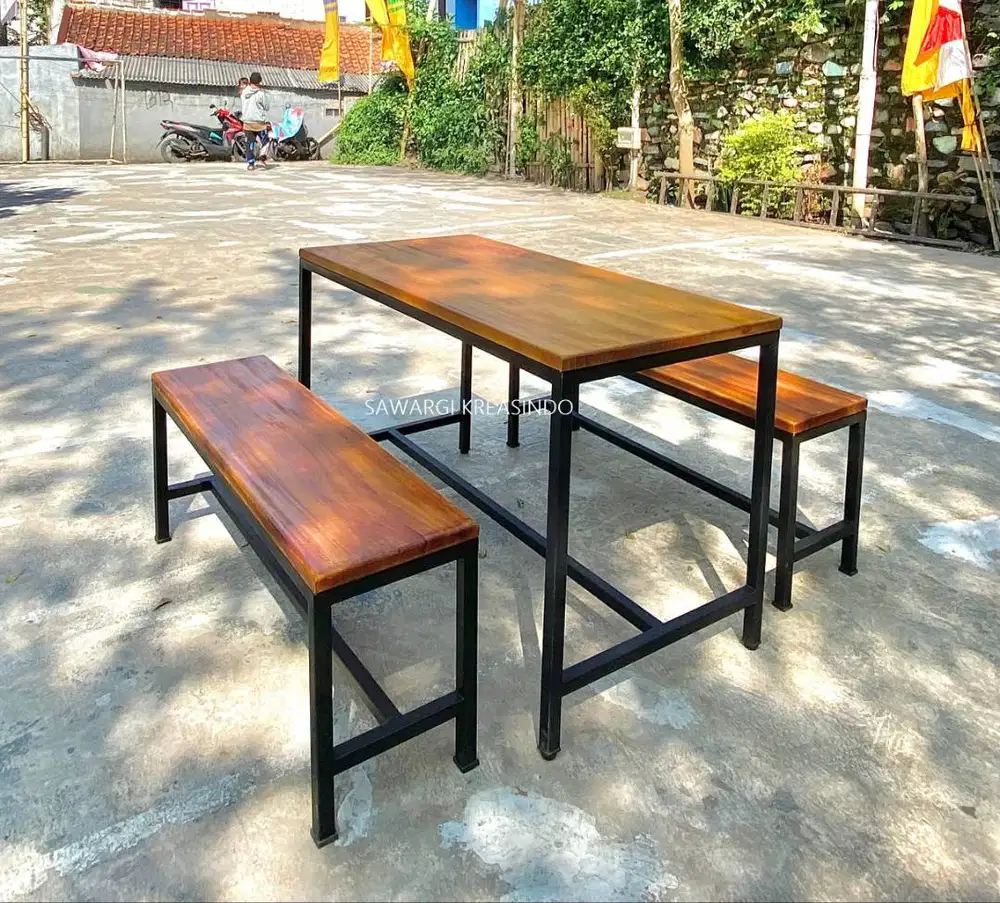 Meja makan cafe minimalis rangka besi alas kayu | pusat jual murah