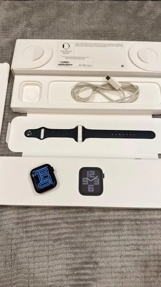 Apple Watch SE 2 Black 40mm Lengkap