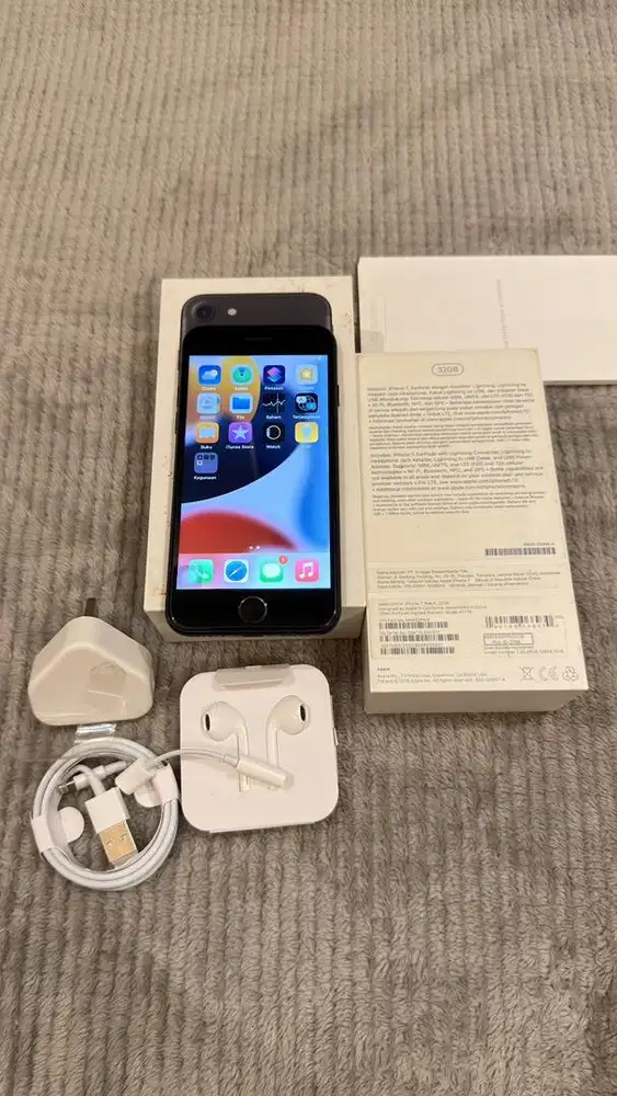 Iphone 7 Black 32GB Resmi Ibox Lengkap