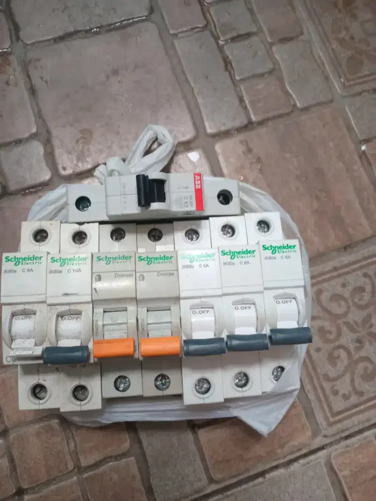 Jual mcb bekas proyek ada yang baru 3bh