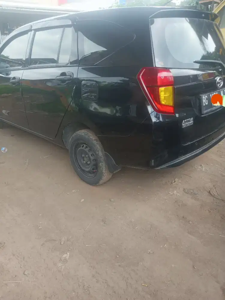 Daihatsu Sigra Hitam