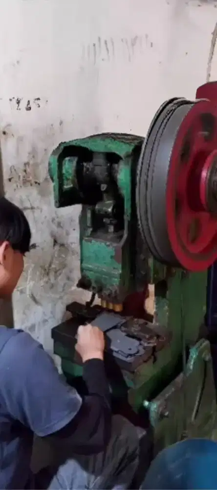 Dibutuhkan operator mesin press pond (untuk produksi & serabutan)