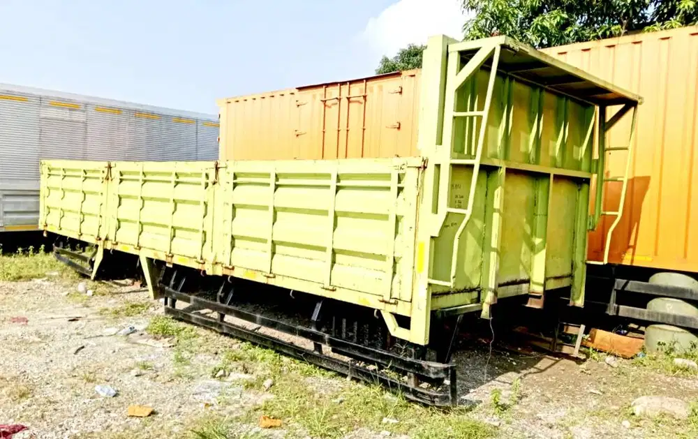 7,5m MURAH Bak besi triway Mitsubishi Fuso engkel 4x2 fighter Ud truck