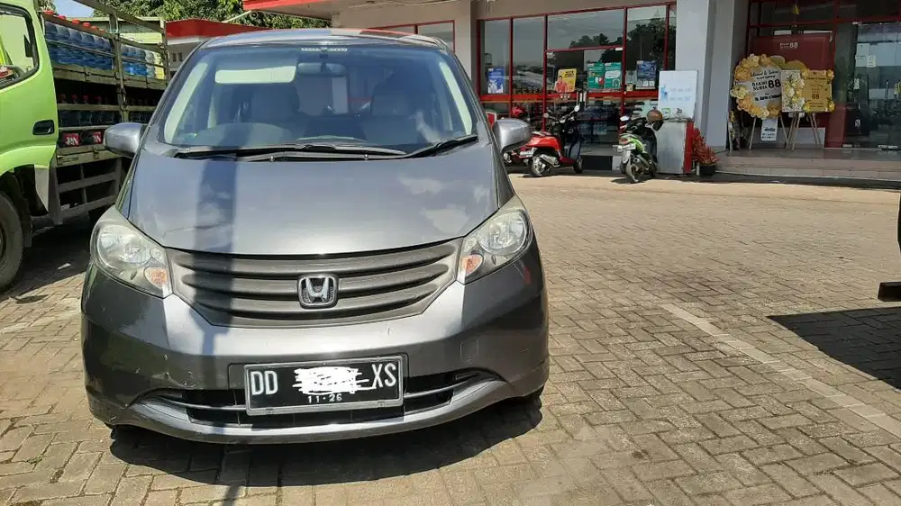 HONDA FREED 2010