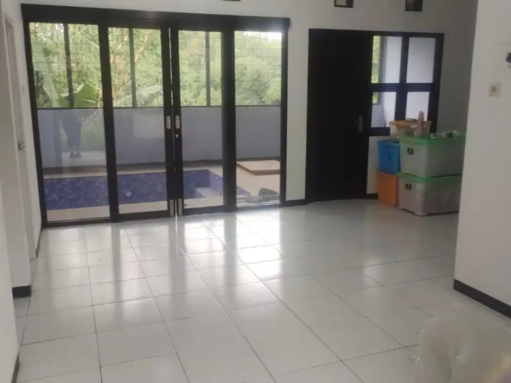 Ada Kolam Renang Taman Luas di Taman Kopo Katapang