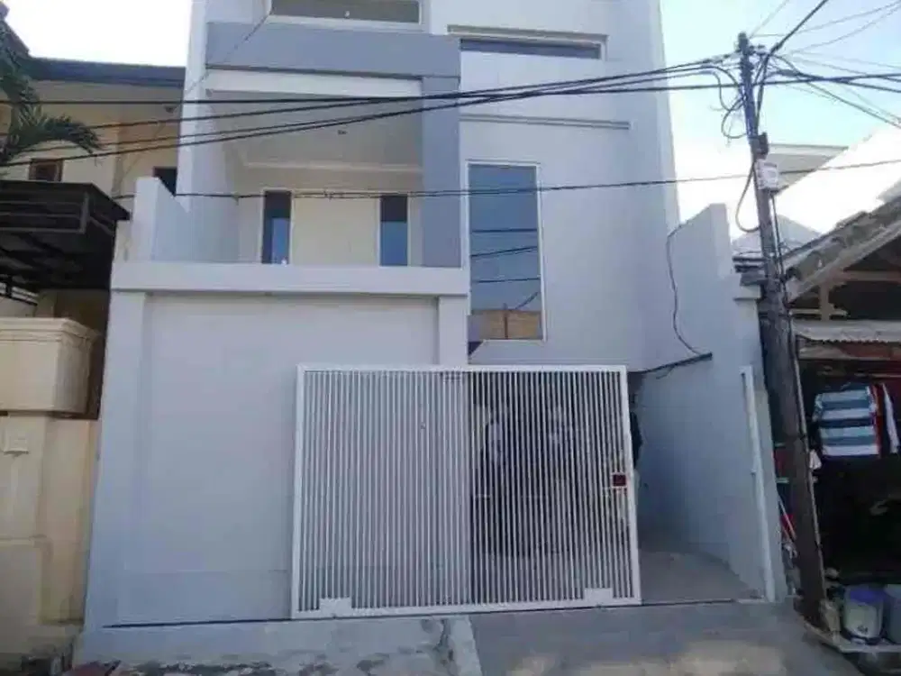 Dijual rumah 3 lantai Pakuwon city siap huni