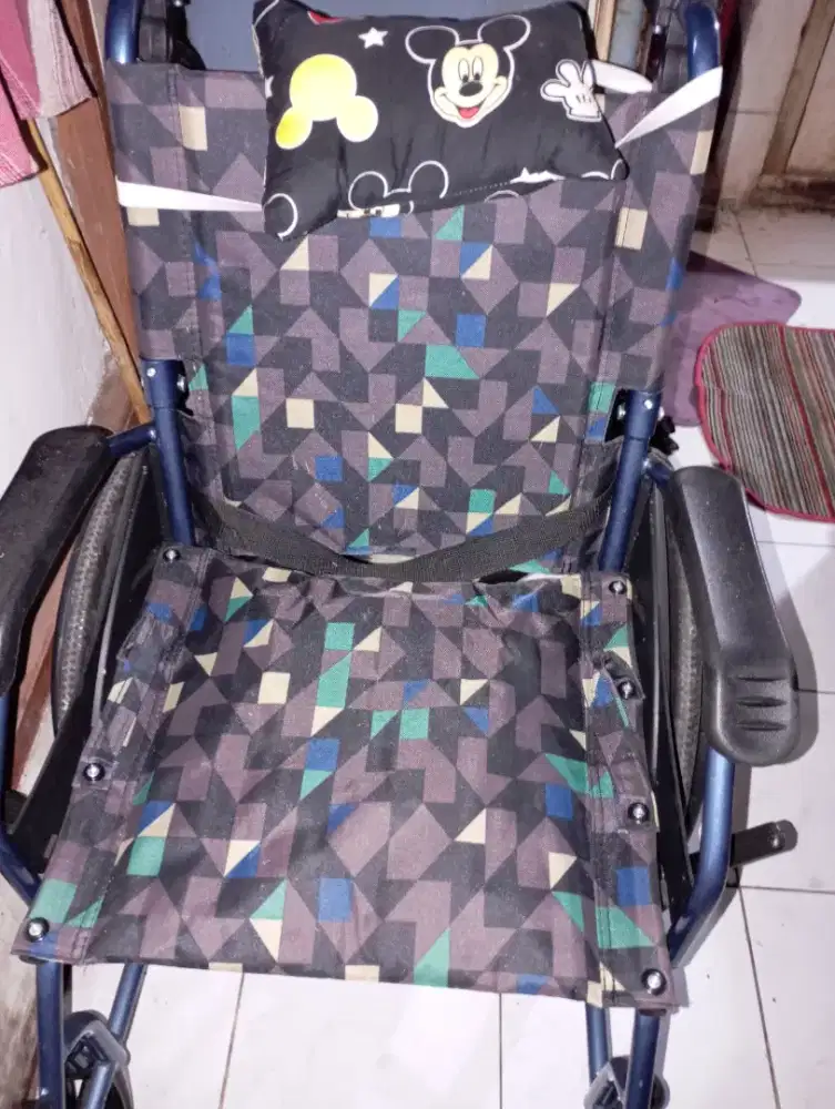 Kursi roda dewasa