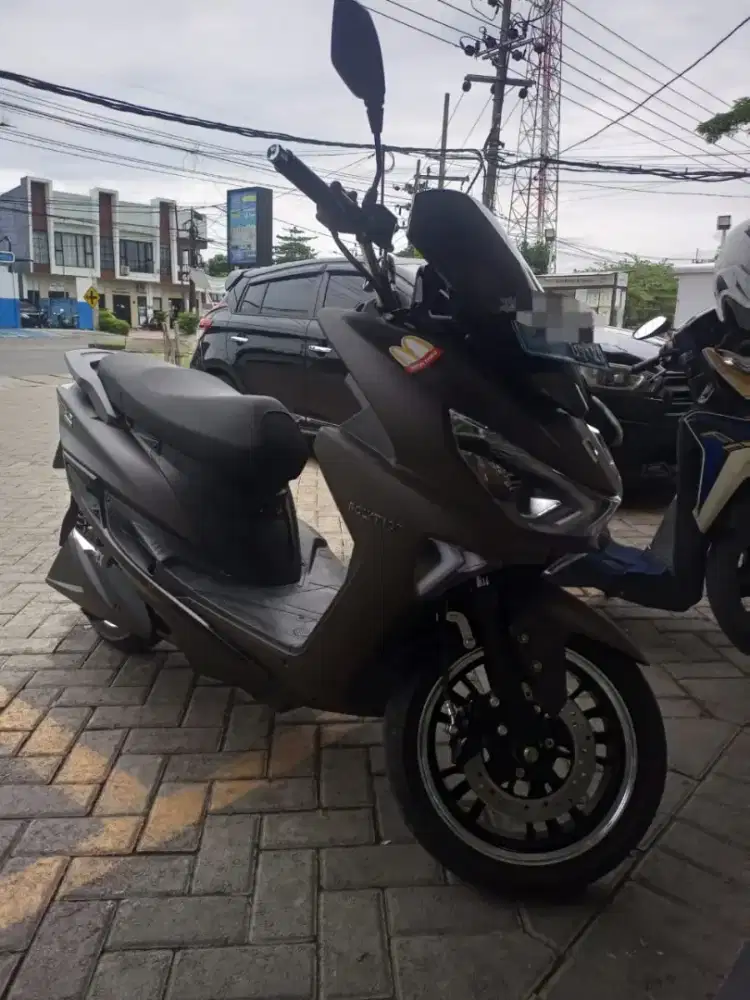 Motor listrik POLYTRON Fox R hitam