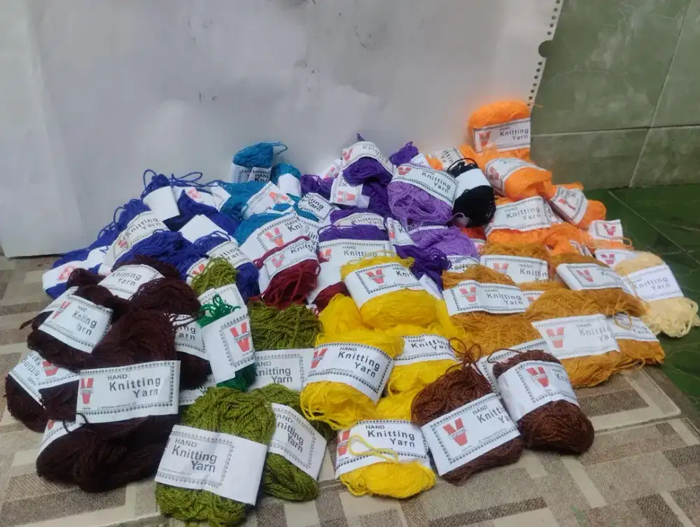 134 pcs BENANG WOLL GULUNGAN KECIL +/- 7 gr