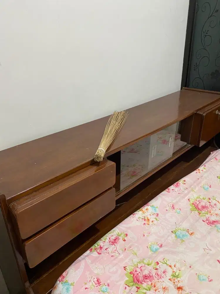 Dipan Kayu Jati