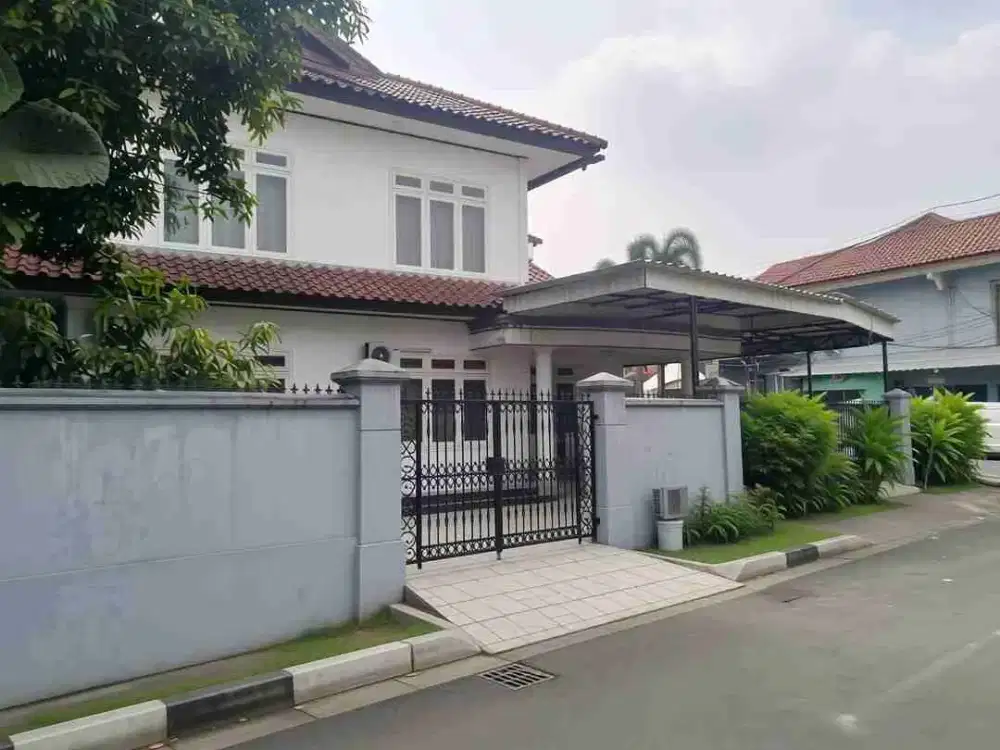 Rumah Huk Fully Furnished di Mampang Prapatan Jakarta Selatan