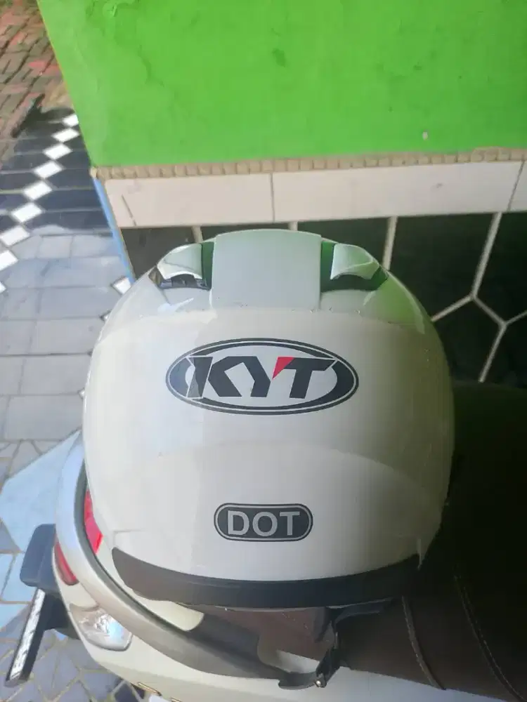 Di jual helm Kyoto size L barang masih mulus