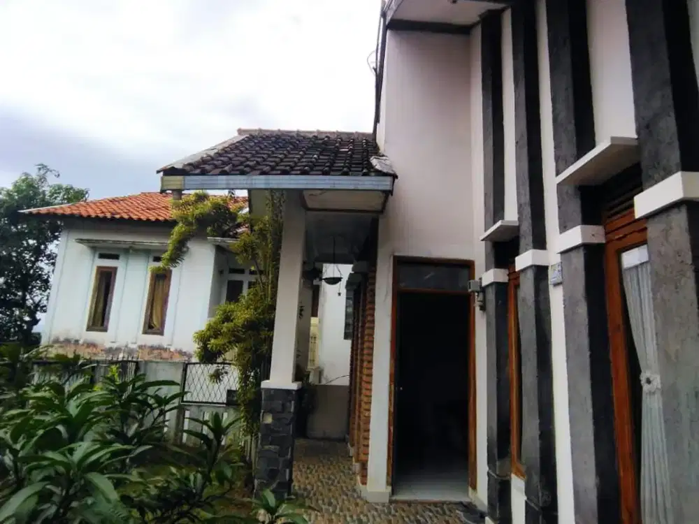 DIJUAL RUMAH SIAP HUNI DI PADASUKA BANDUNG STRATEGIS DAN NYAMAN