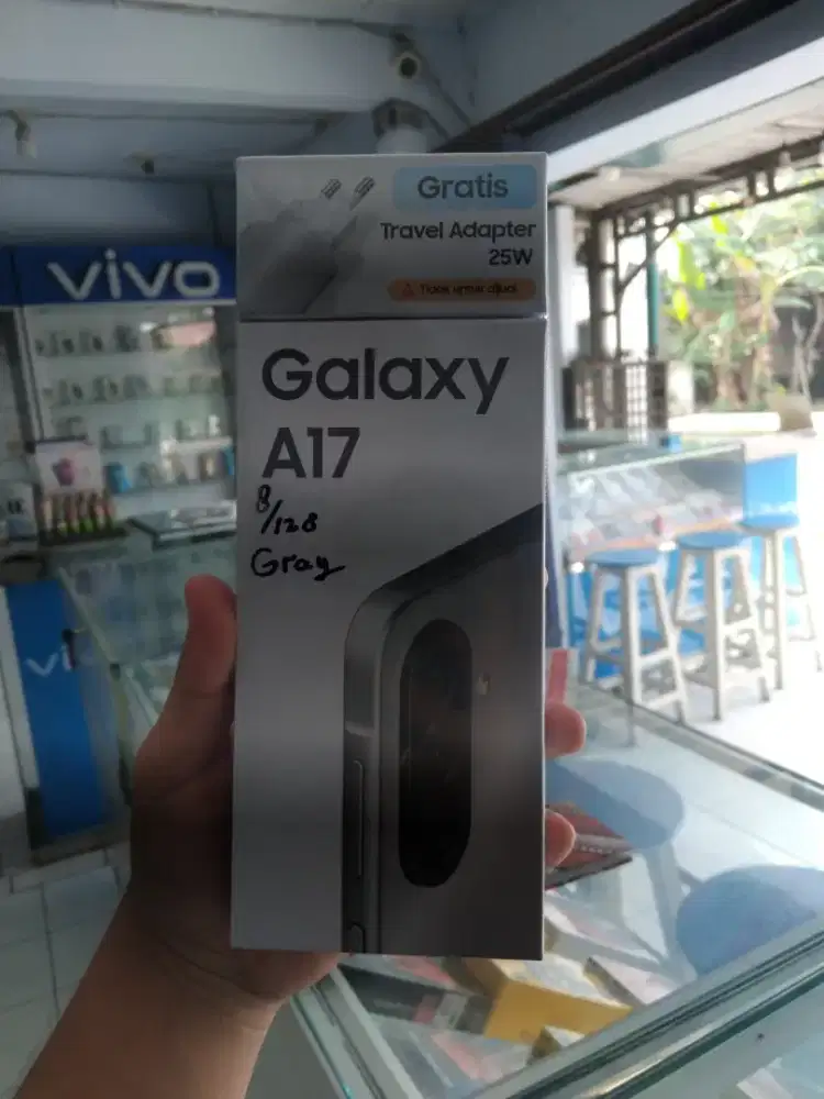 Samsung a17 (8/128) new