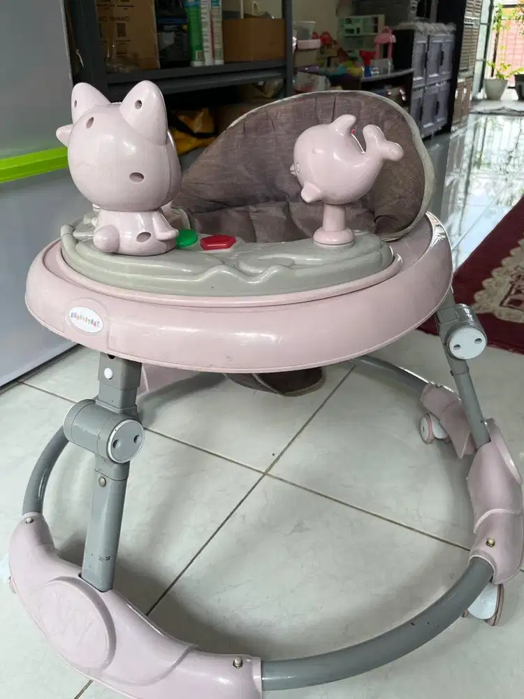 Baby walker bayi belajar jalan