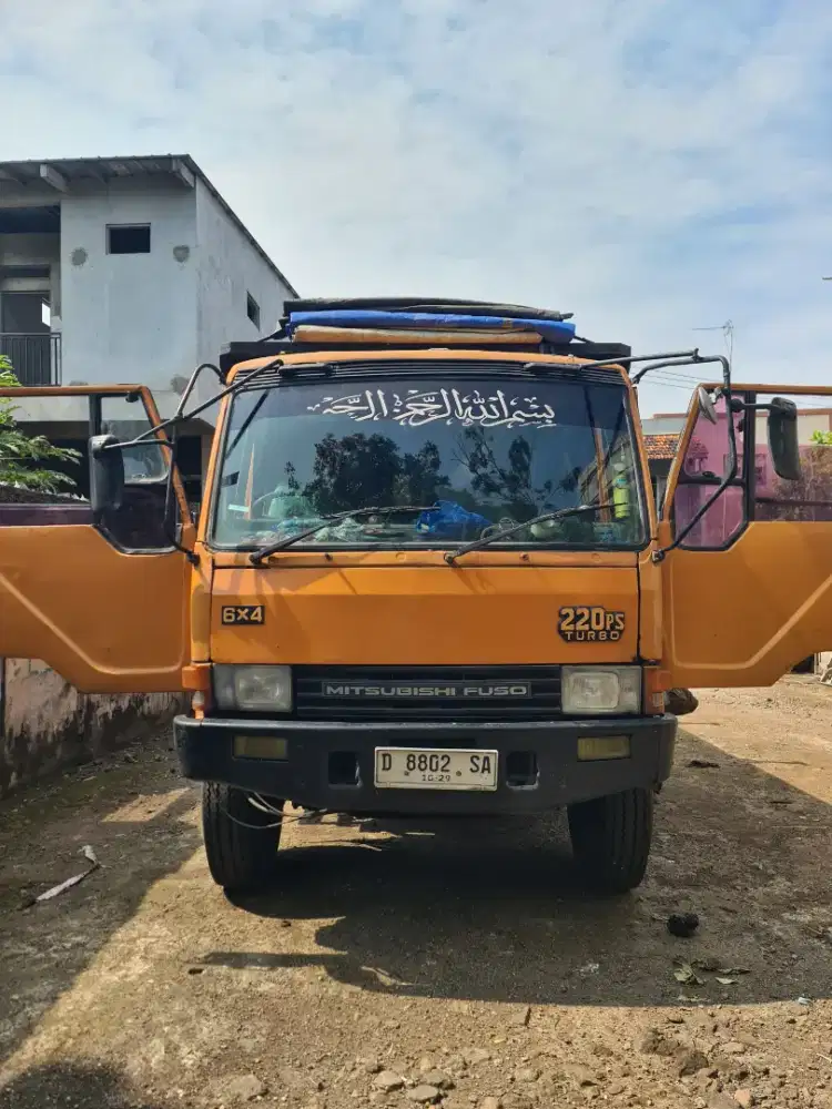 Mitsubishi ganjo 6x4 tahun 2001