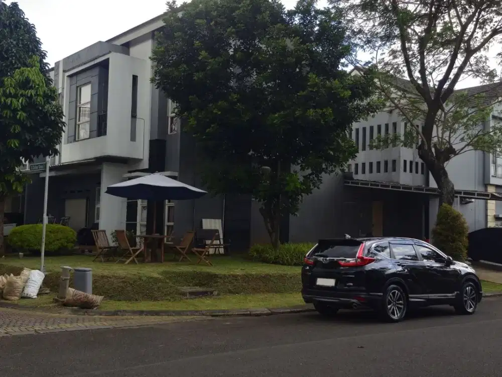 Sewa Rumah 4+1 Kamar Tidur Rumah Posisi Hoek di Cluster Dalton