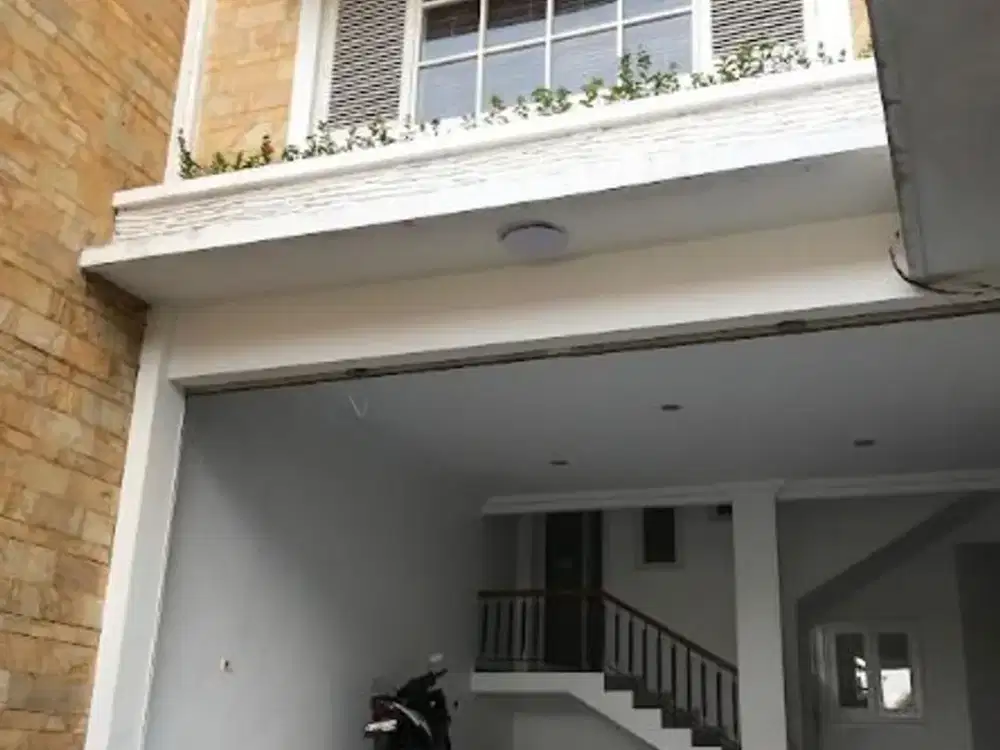 Disewa Rumah di Kemang Jl. Emesde Kemang Uk 520 m2 at Jakarta Selatan