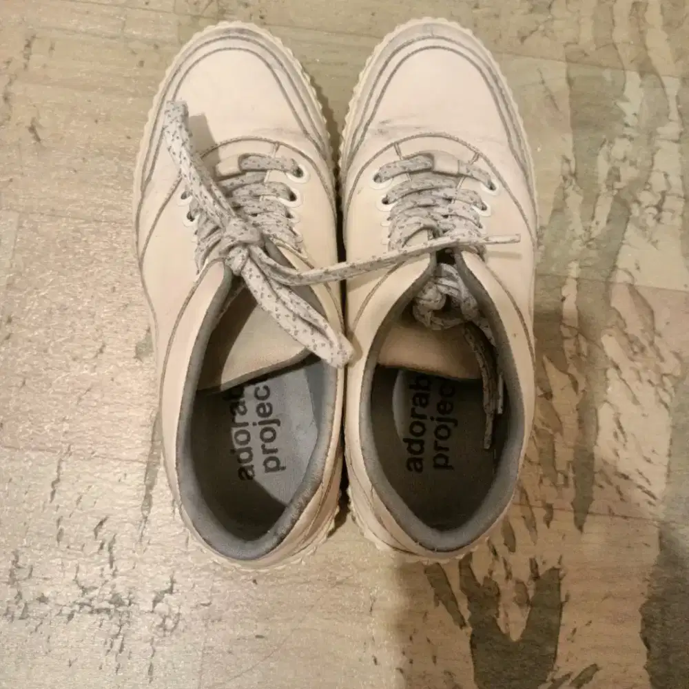 Sepatu nya masih bagus sudah di jahit