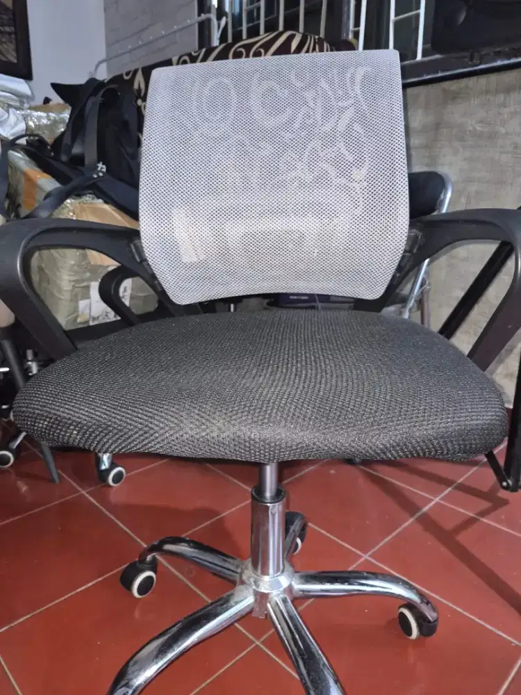 Kursi kerja buat kantor