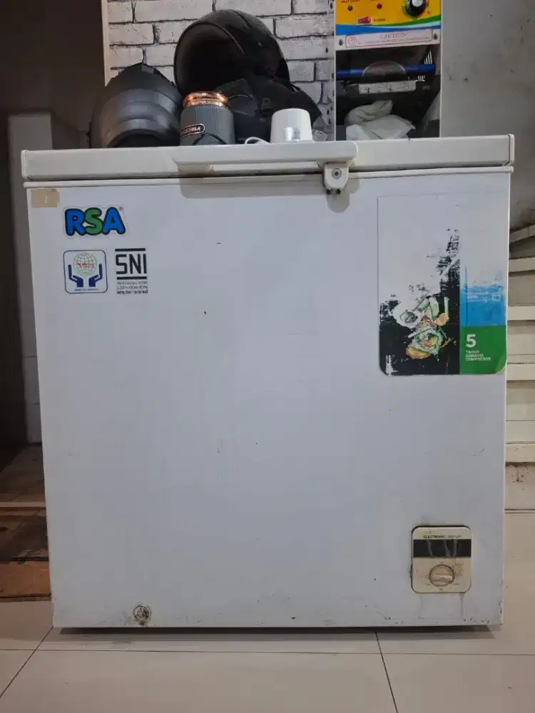 Freezer ukuran 210L bekas