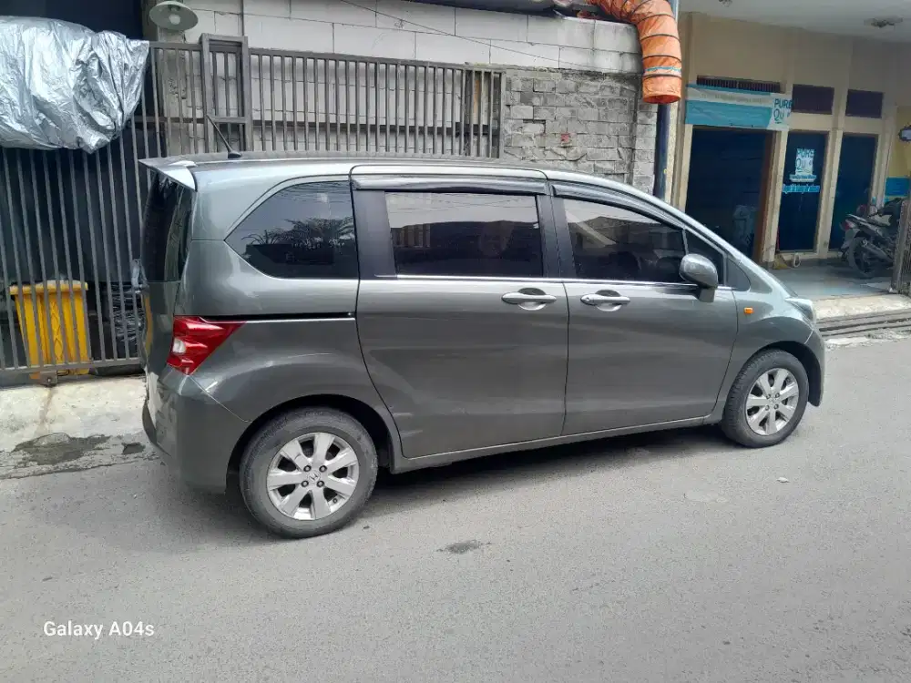 Honda freed tahun 2009 type standar