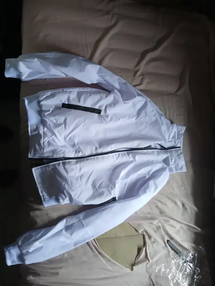 Jaket Bomber putih