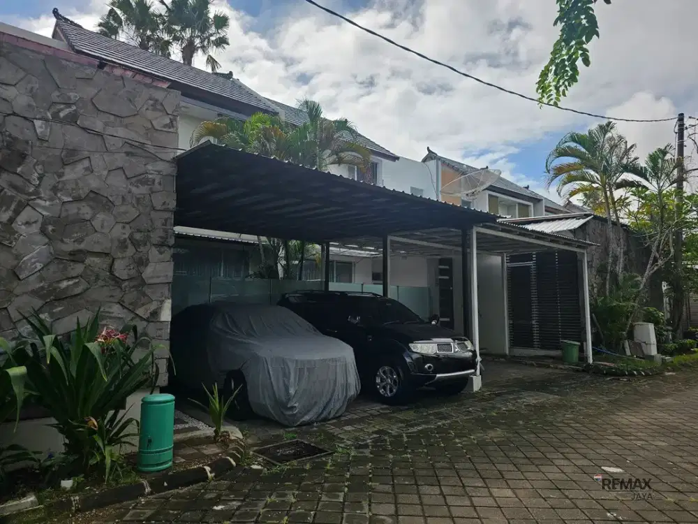 Rumah Semi Furnished Lokasi Bagus Disewakan, di Area Sunset Road Kuta